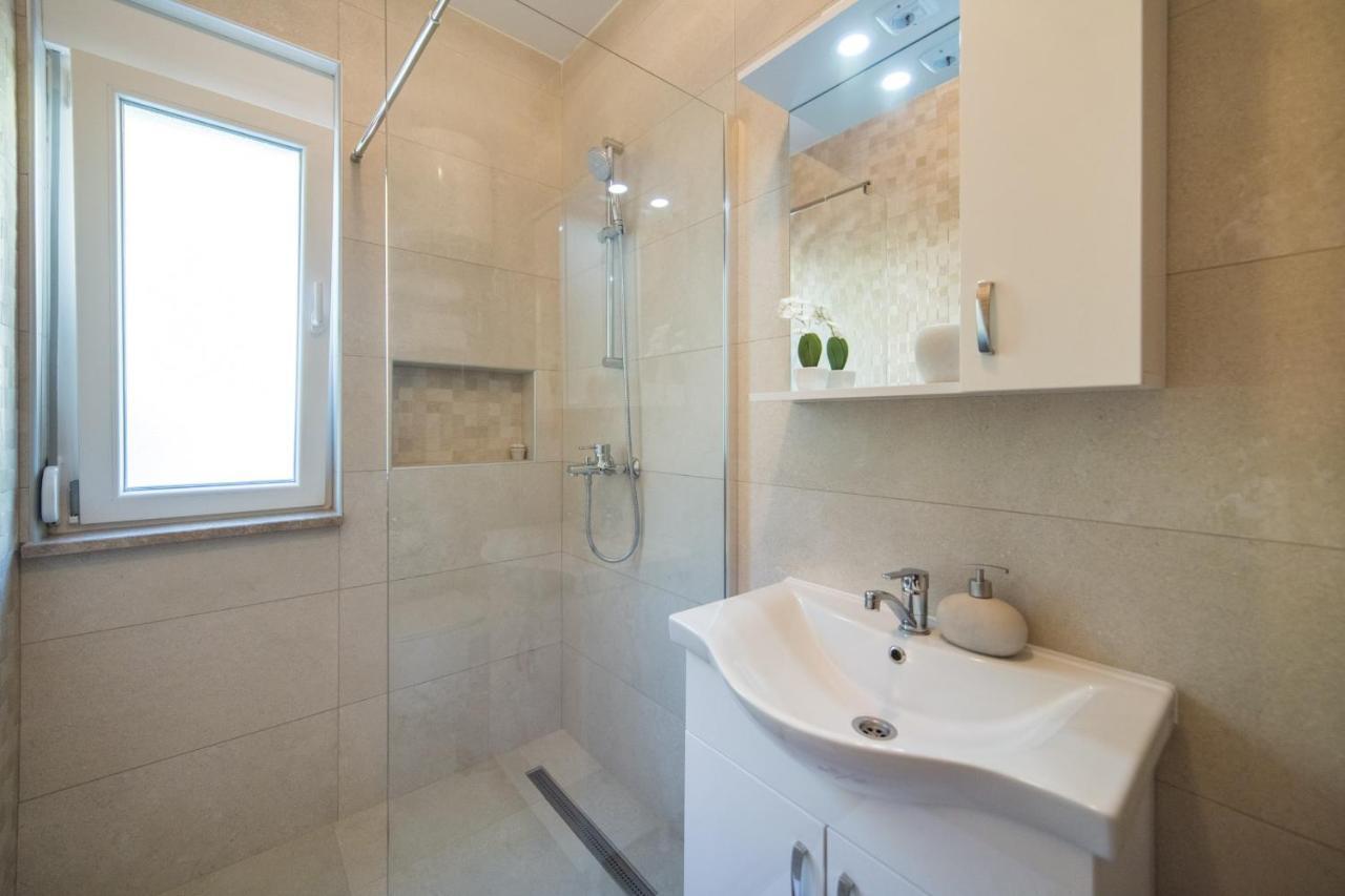 Apartments Zvonik Брист Екстериор снимка