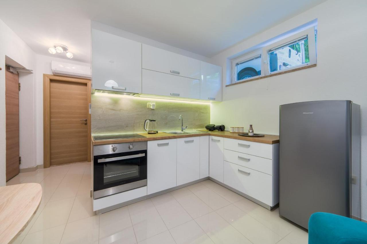 Apartments Zvonik Брист Екстериор снимка