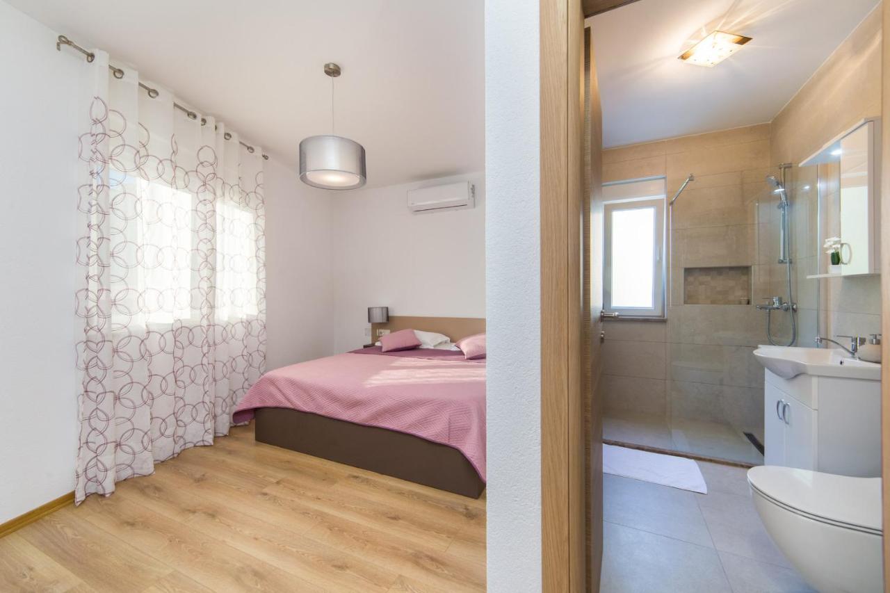 Apartments Zvonik Брист Екстериор снимка