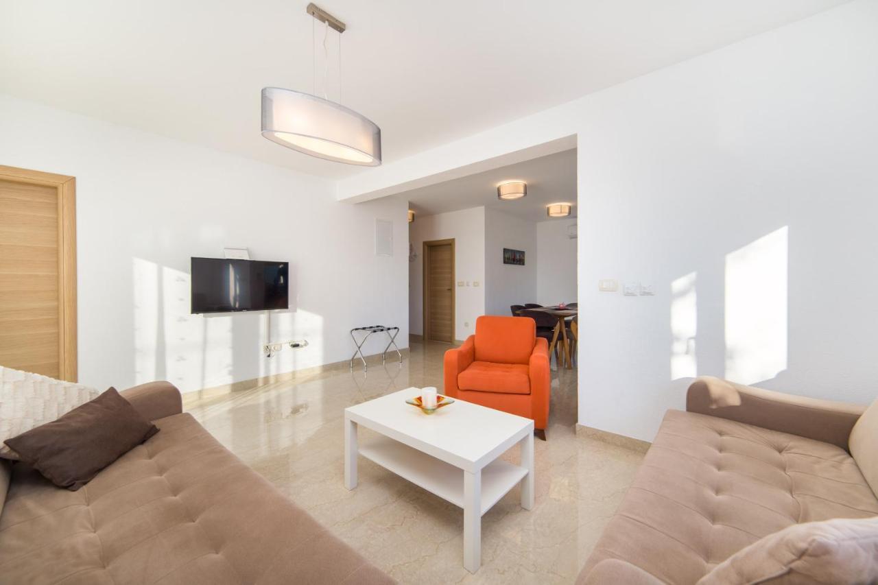Apartments Zvonik Брист Екстериор снимка