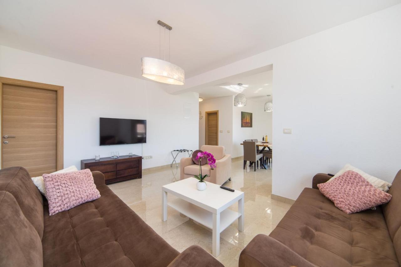 Apartments Zvonik Брист Екстериор снимка