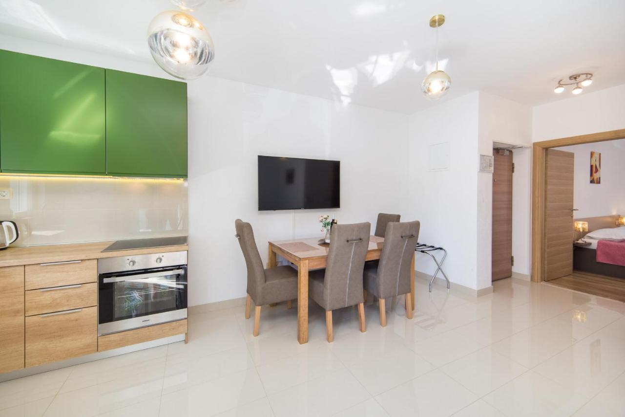 Apartments Zvonik Брист Екстериор снимка